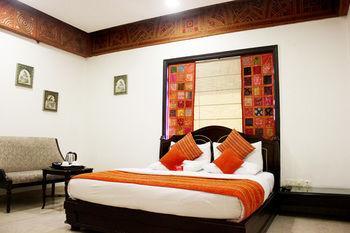 ניו דלהי Oyo Premium Rajouri Garden Janta Market מראה חיצוני תמונה