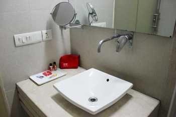 ניו דלהי Oyo Premium Rajouri Garden Janta Market מראה חיצוני תמונה
