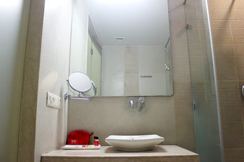 ניו דלהי Oyo Premium Rajouri Garden Janta Market מראה חיצוני תמונה